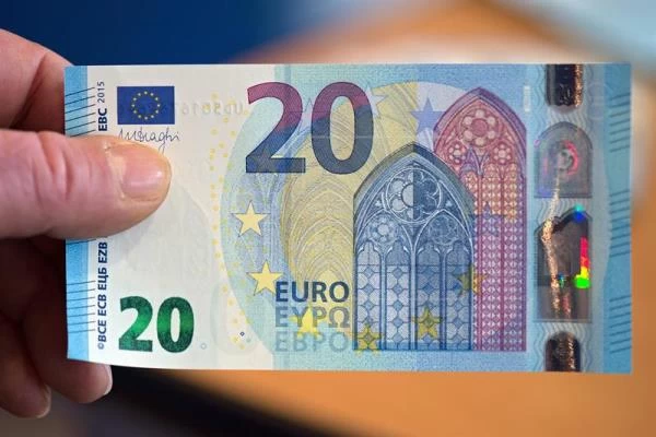 Πώς να ξεχωρίσετε ένα αυθεντικό από ένα πλαστό χαρτονόμισμα – Τι λένε οι ειδικοί